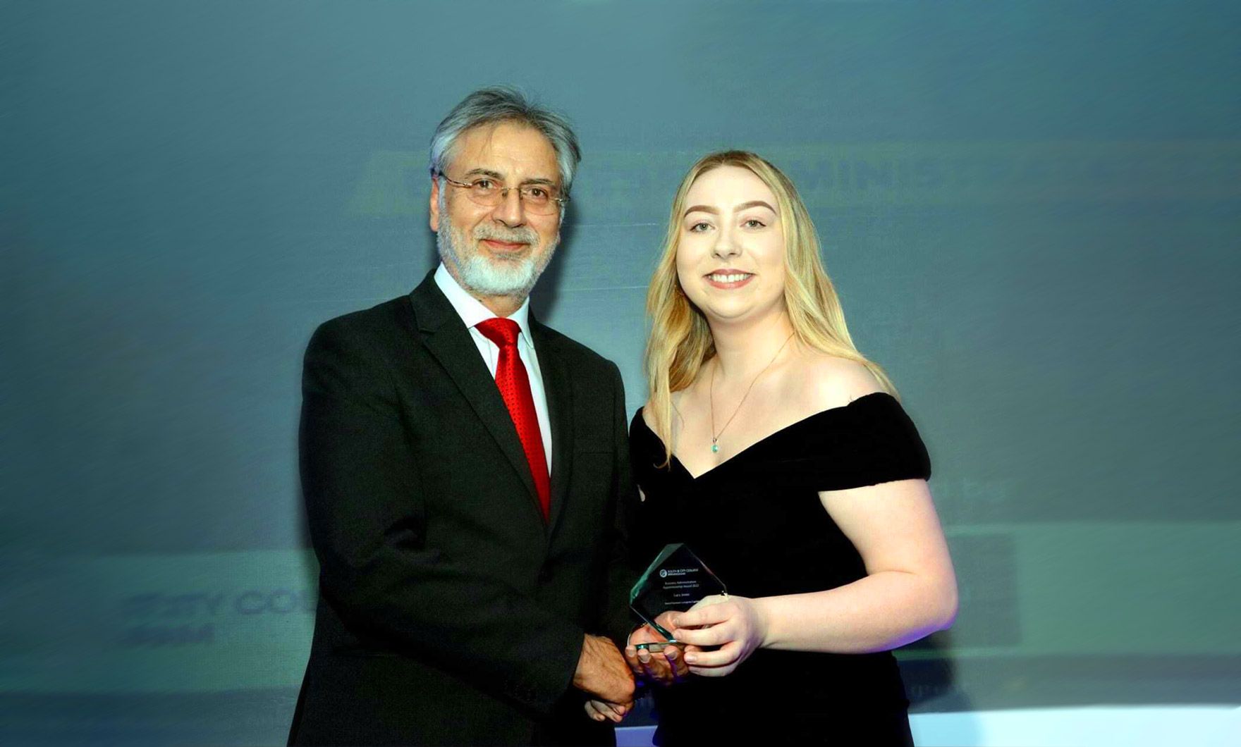 Richters Group Accounts Supervisor gets award