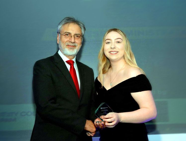 Richters Group Accounts Supervisor gets award